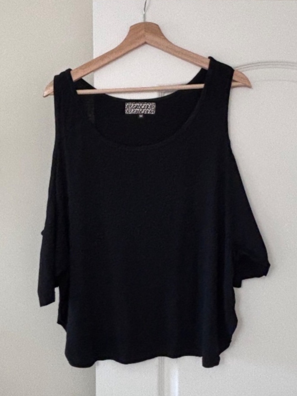 Groceries Hemp Black Cold Shoulder Tee Shirt Women’s Size Medium